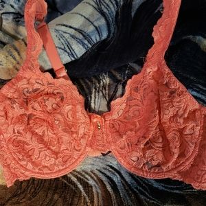 38C pink bra